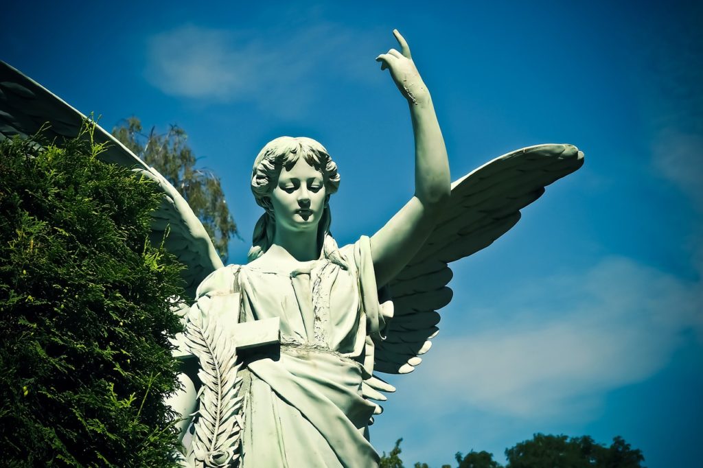 天使の銅像