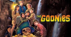 名作映画「グーニーズ」のあらすじは？セリフから英語も学ぼう